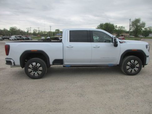 New 2026 GMC Sierra 2500 Denali w/ Denali Reserve Package image 3