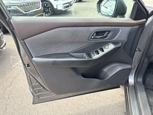 Used 2023 Nissan Rogue S AWD/4WD image 13