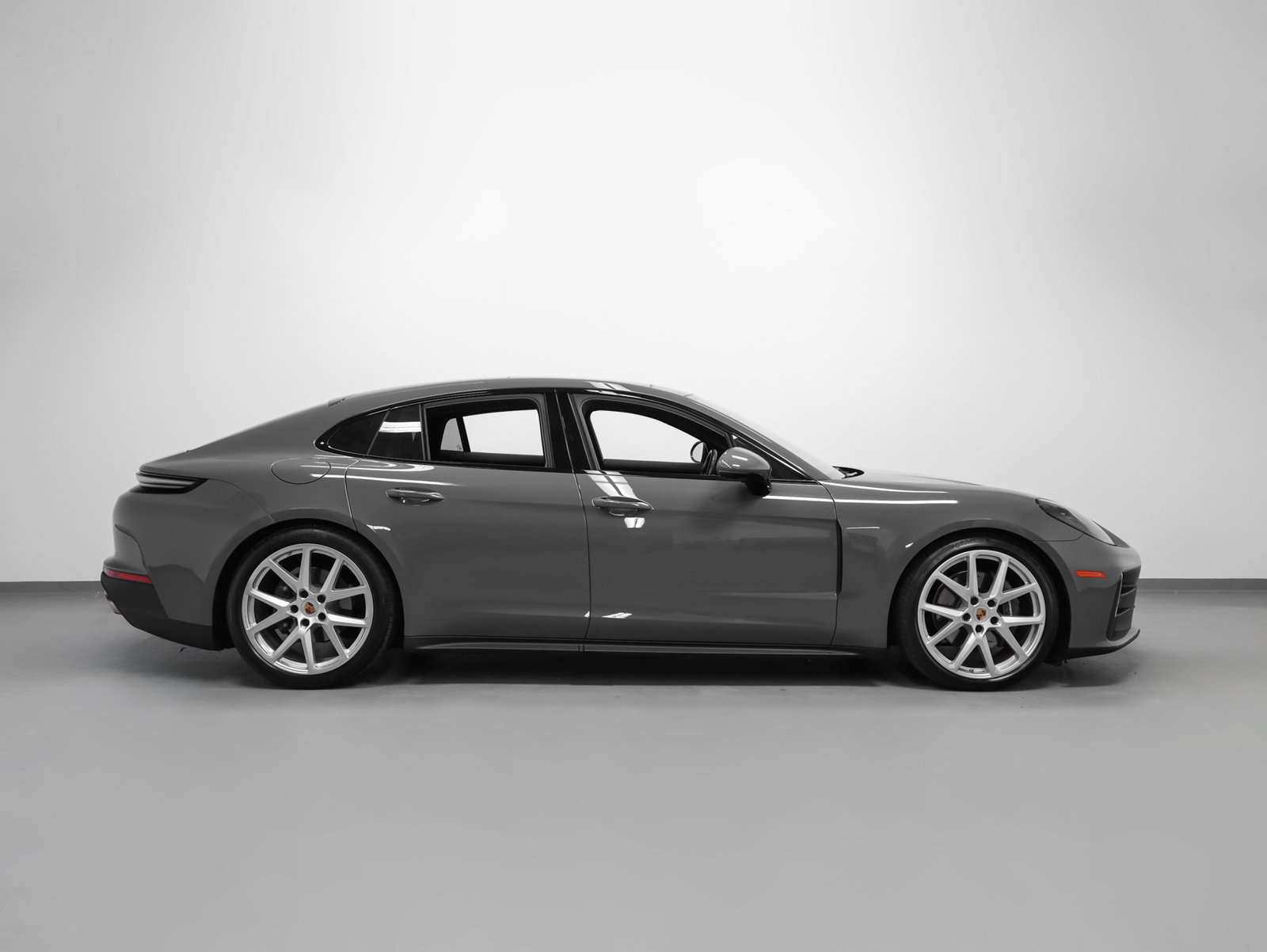 Certified 2025 Porsche Panamera 4 AWD/4WD image 13