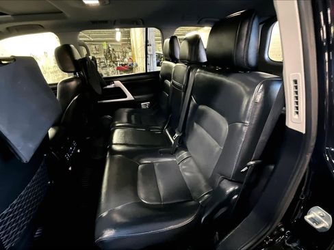 Certified 2017 Toyota Land Cruiser image 19