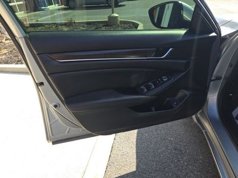 Used 2020 Honda Accord EX image 10