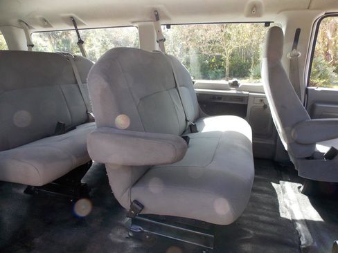 Used 2013 Ford E-350 and Econoline 350 XLT image 10