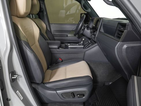 Used 2024 Lexus GX 550 AWD/4WD image 8