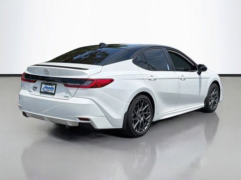 Used 2025 Toyota Camry XSE FWD image 5