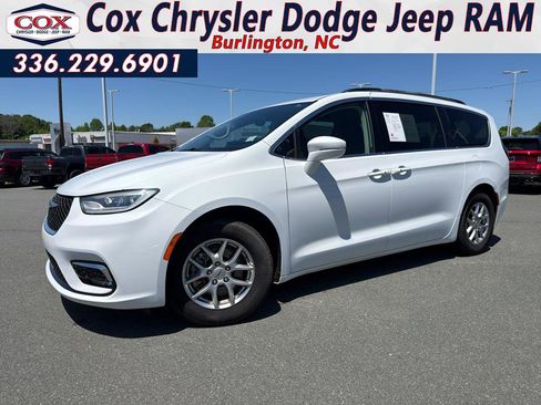 Used 2021 Chrysler Pacifica Touring w/ Cold Weather Group FWD image 1