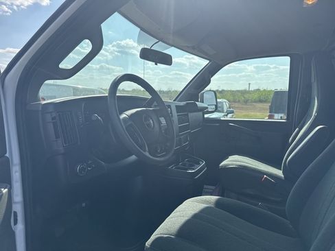 Used 2024 GMC Savana 2500 w/ Driver Convenience Package image 15