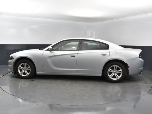 Used 2022 Dodge Charger SXT RWD image 2