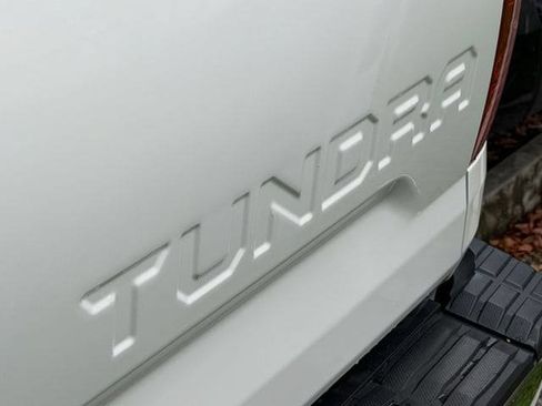Used 2020 Toyota Tundra SR5 w/ SR5 Upgrade Package AWD/4WD image 9