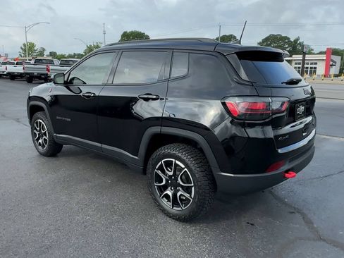 Used 2024 Jeep Compass Trailhawk w/ Trailhawk Elite Group AWD/4WD image 6