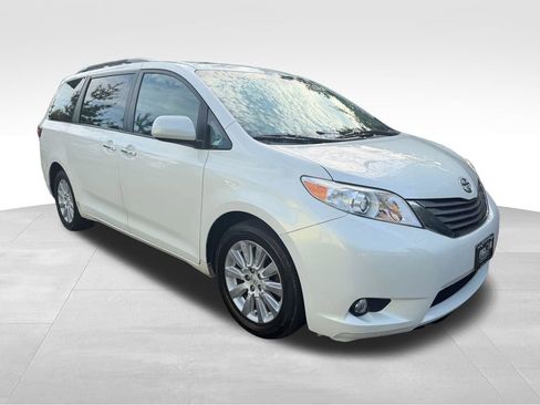 Used 2015 Toyota Sienna XLE Premium AWD/4WD image 10