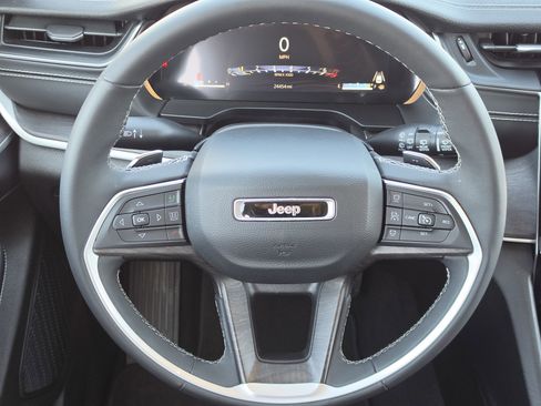 Used 2023 Jeep Grand Cherokee L Limited w/ Luxury Tech Group II image 19