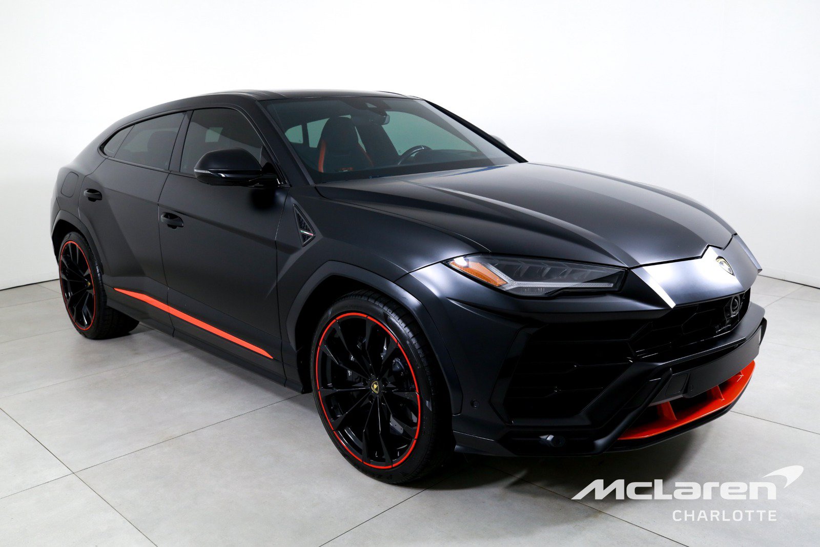 Used 2022 Lamborghini Urus AWD/4WD image 3