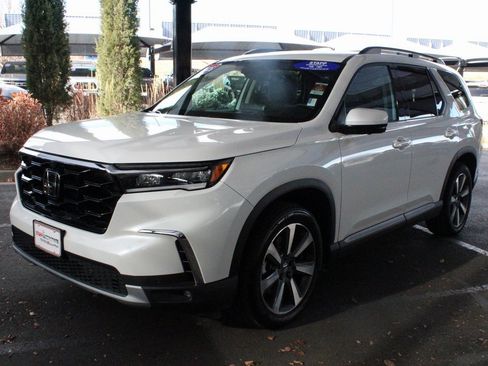 Used 2025 Honda Pilot Elite image 11