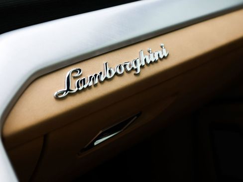 Used 2019 Lamborghini Urus image 18