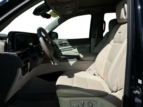 Used 2021 Cadillac Escalade Premium Luxury Platinum image 3