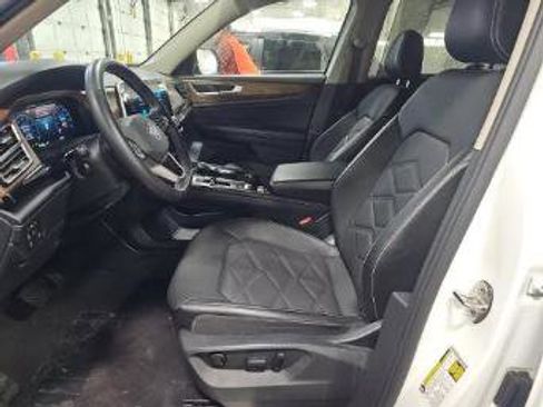 Used 2024 Volkswagen Atlas SE image 24