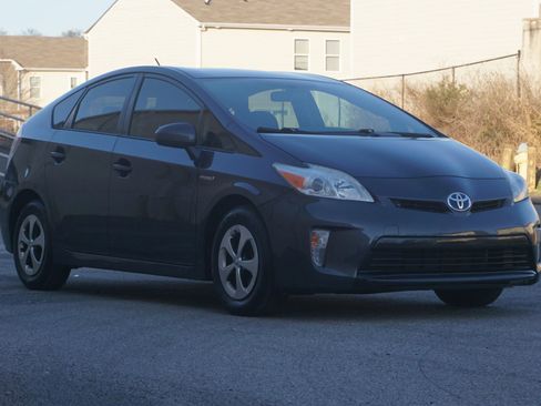 Used 2014 Toyota Prius Three image 3