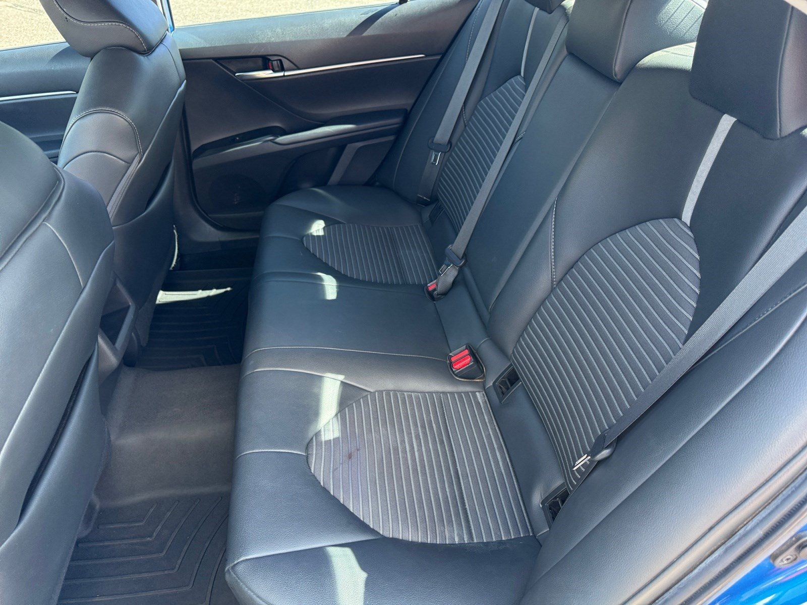 Used 2019 Toyota Camry SE FWD image 17