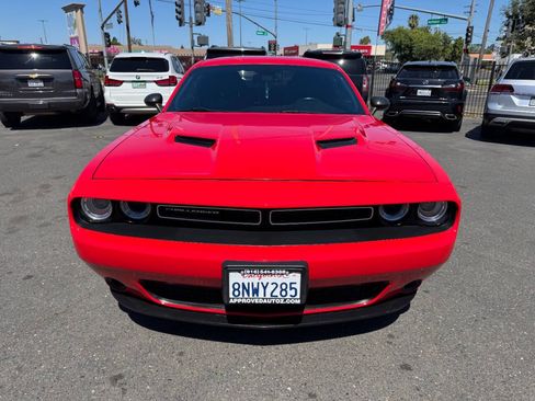 Used 2015 Dodge Challenger SXT RWD image 3