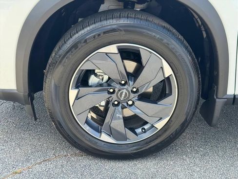 Certified 2026 Nissan Rogue SV FWD image 9
