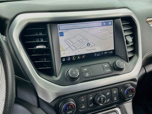 Used 2022 GMC Acadia SLE w/ Driver Convenience Package FWD image 13