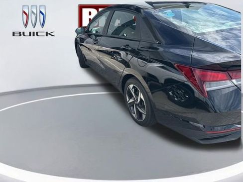 Used 2023 Hyundai Elantra SEL w/ Convenience Package FWD image 5