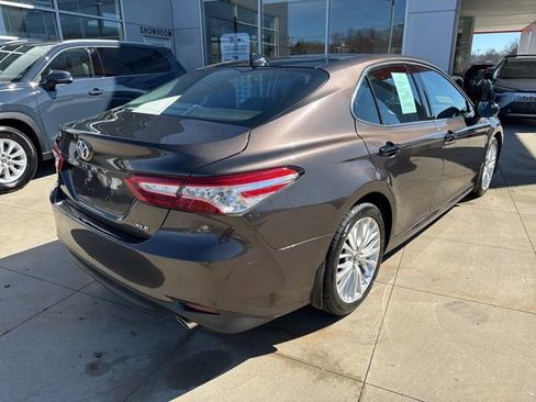 Used 2019 Toyota Camry XLE image 7