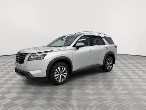 Certified 2025 Nissan Pathfinder SL w/ Cargo Package AWD/4WD image 6