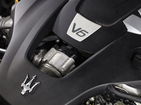 Used 2018 Maserati Levante GranSport image 25