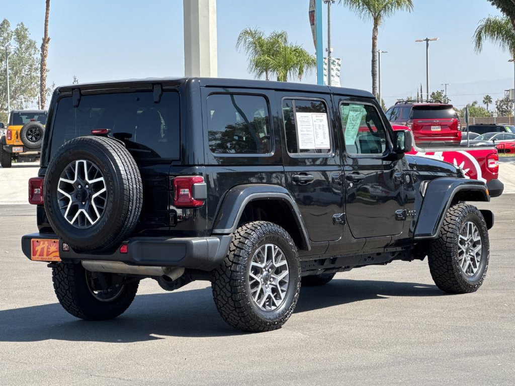 Used 2025 Jeep Wrangler Unlimited Sahara AWD/4WD image 5