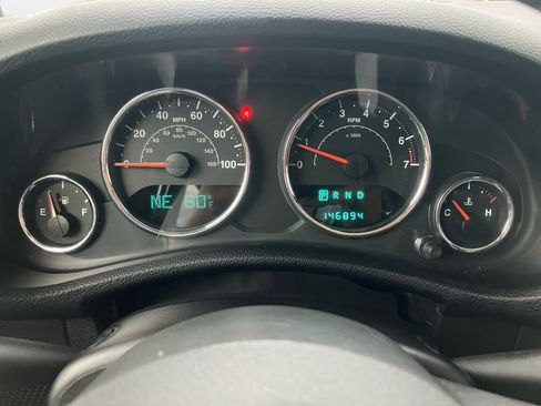 Used 2014 Jeep Wrangler Unlimited Sahara w/ Connectivity Group AWD/4WD image 14