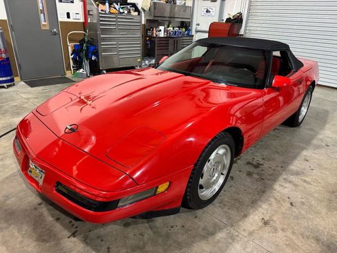 Used 1993 Chevrolet Corvette Convertible image 2