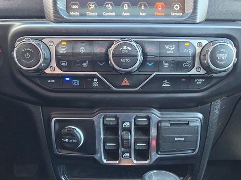 Used 2023 Jeep Wrangler Unlimited Sahara w/ Cold Weather Group AWD/4WD image 22