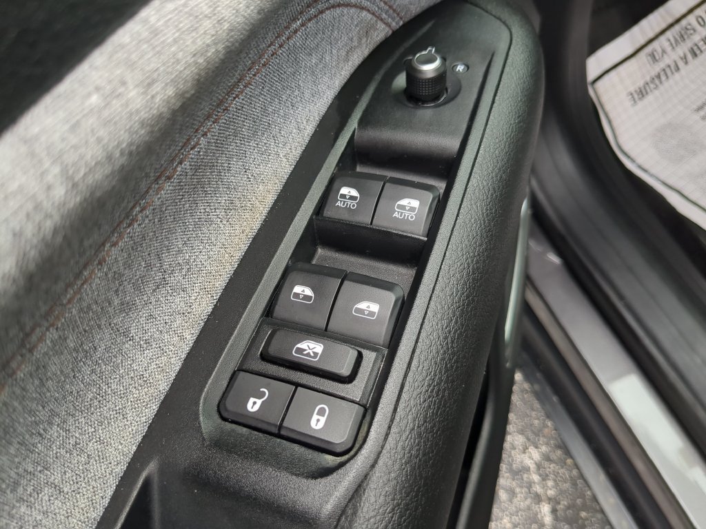 Used 2022 Jeep Compass Latitude AWD/4WD image 19