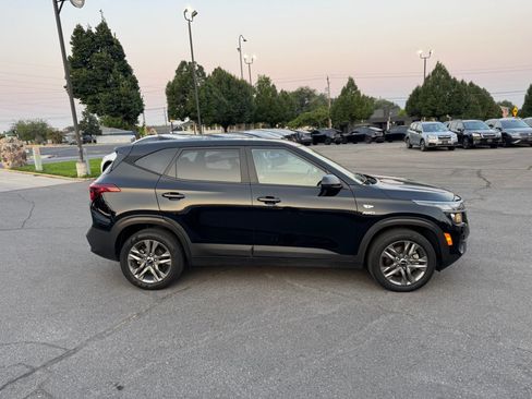 Used 2022 Kia Seltos LX AWD/4WD image 6