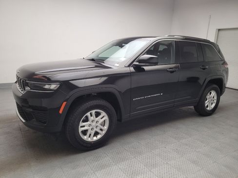 Used 2023 Jeep Grand Cherokee Laredo RWD image 2