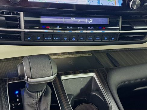 Used 2022 Toyota Sienna Platinum image 22