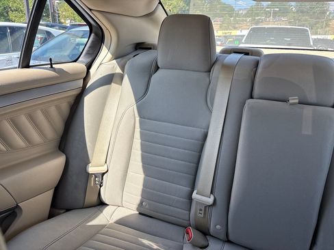 Used 2018 Ford Taurus SE FWD image 27