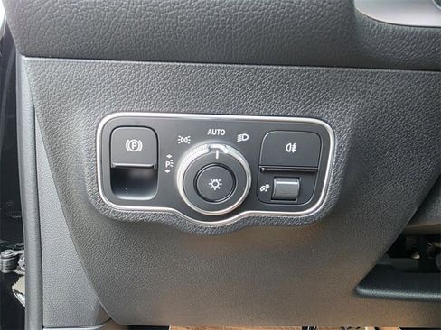 New 2026 Mercedes-Benz GLB 250 image 12