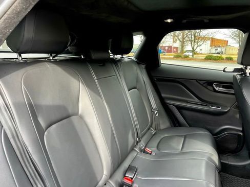 Used 2020 Jaguar F-PACE Premium image 22