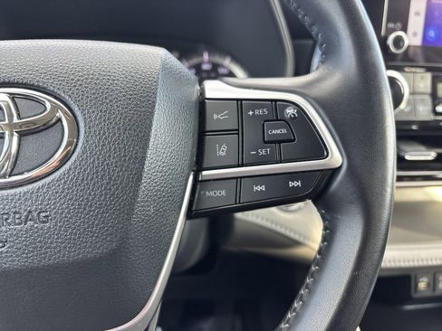 Used 2023 Toyota Highlander LE image 23