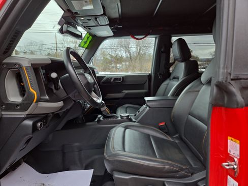 Used 2023 Ford Bronco Badlands w/ Sasquatch Package image 12