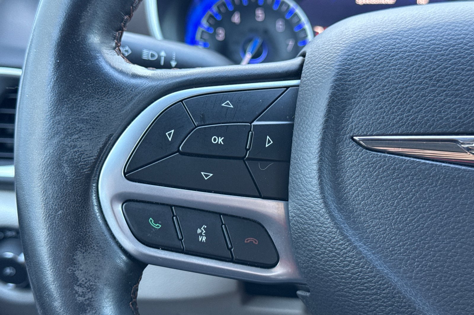 Used 2019 Chrysler Pacifica Touring Plus w/ Advanced Safetytec Group FWD image 37