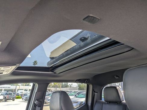 Used 2020 Toyota Tacoma Limited image 15