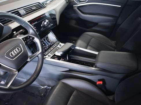 Used 2021 Audi e-tron Premium w/ Convenience Plus Package image 16