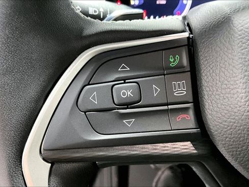 New 2025 Jeep Grand Cherokee Altitude image 21