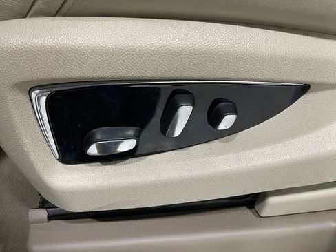 Used 2017 Cadillac Escalade ESV Luxury image 20