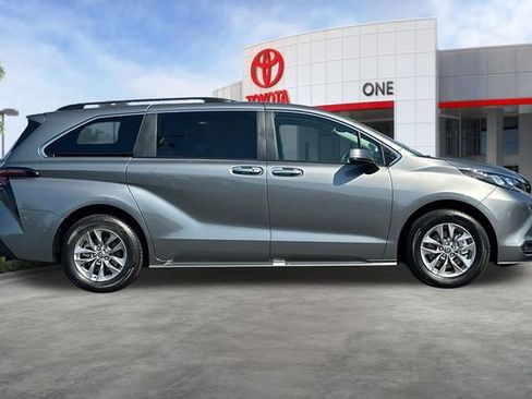 Certified 2026 Toyota Sienna XLE FWD image 3