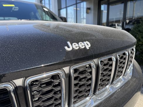 New 2025 Jeep Grand Cherokee Laredo X w/ Luxury Tech Group I image 18