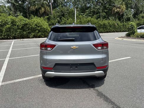 Used 2024 Chevrolet TrailBlazer LT w/ Driver Confidence Package FWD image 4